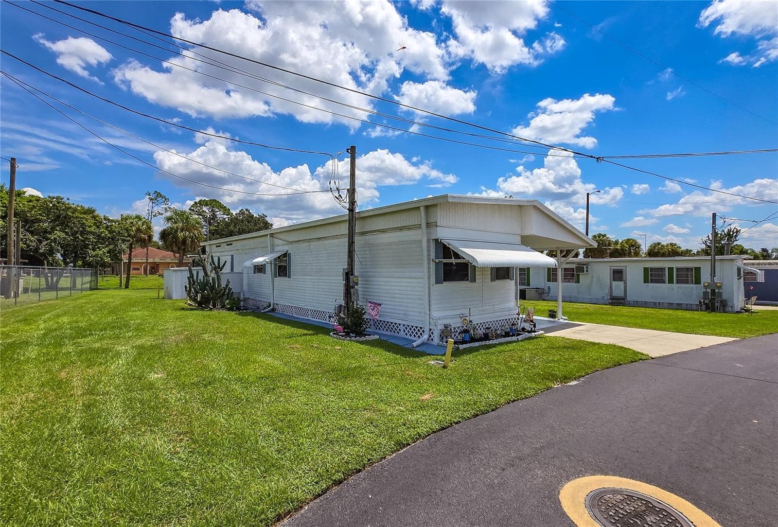 6132 Harriet St photo 4