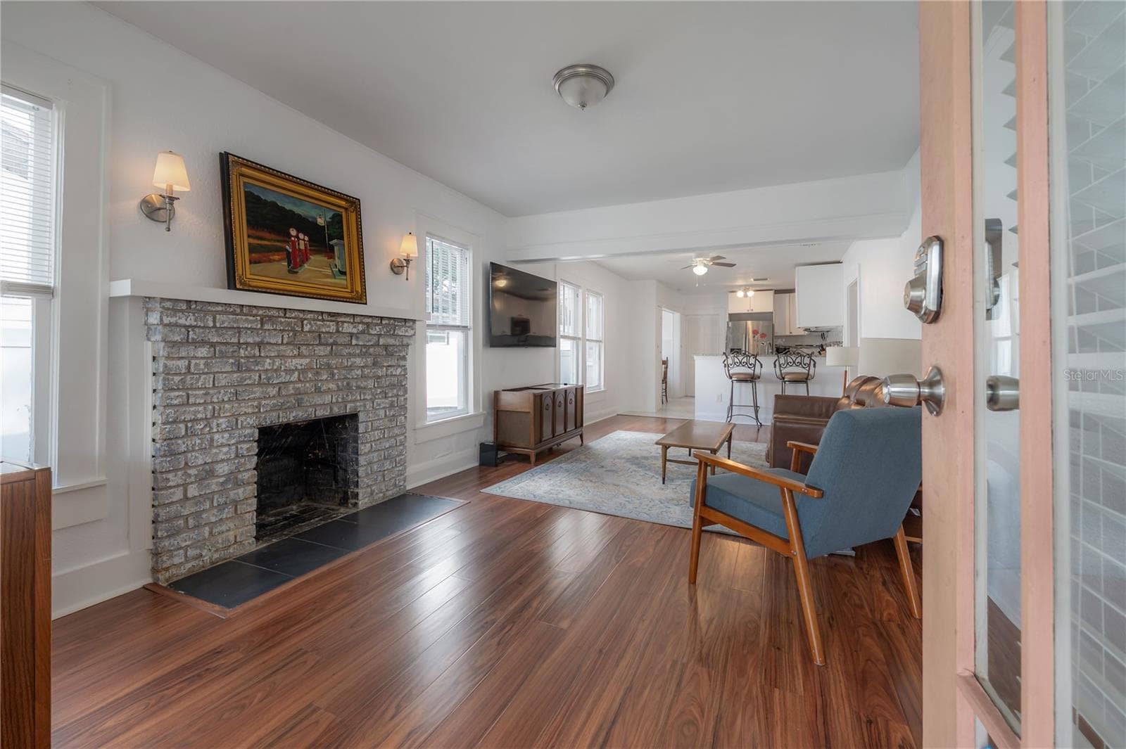 207 W Hiawatha St photo 5