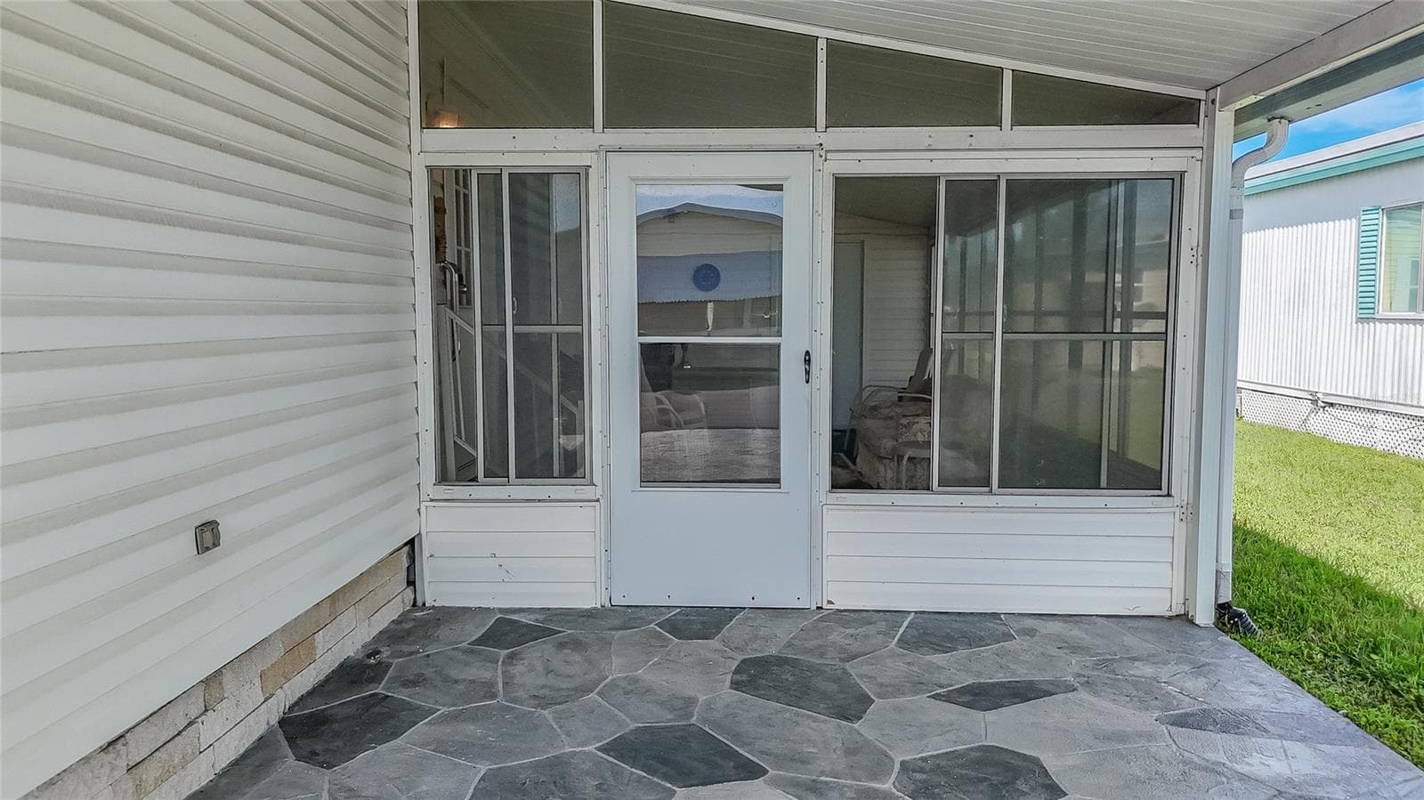 2045 Kona Dr photo 4