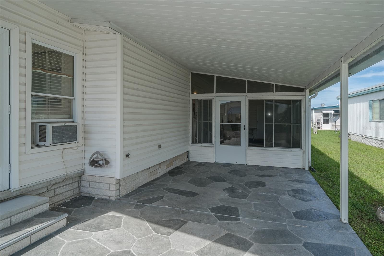 2045 Kona Dr photo 5