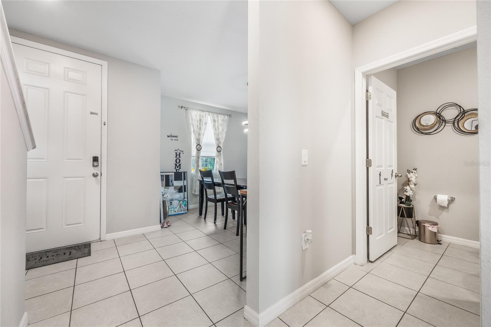 905 Cambridge Dr photo 3