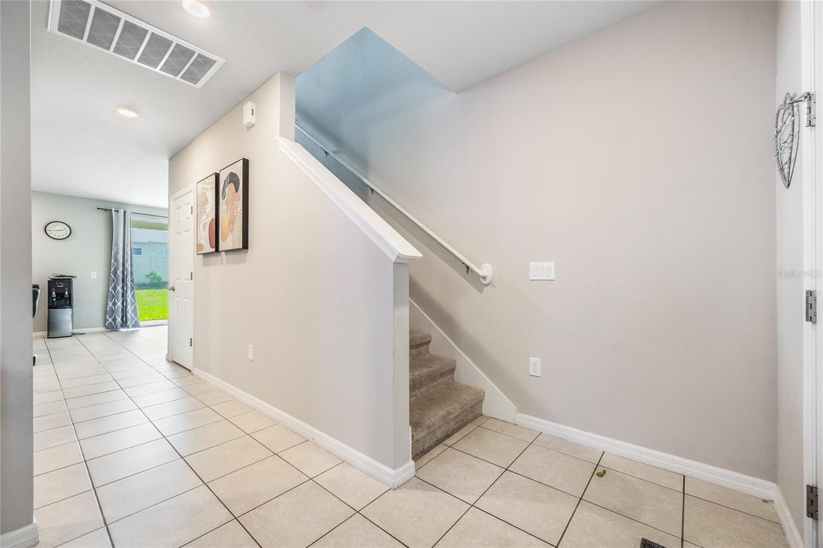 905 Cambridge Dr photo 4