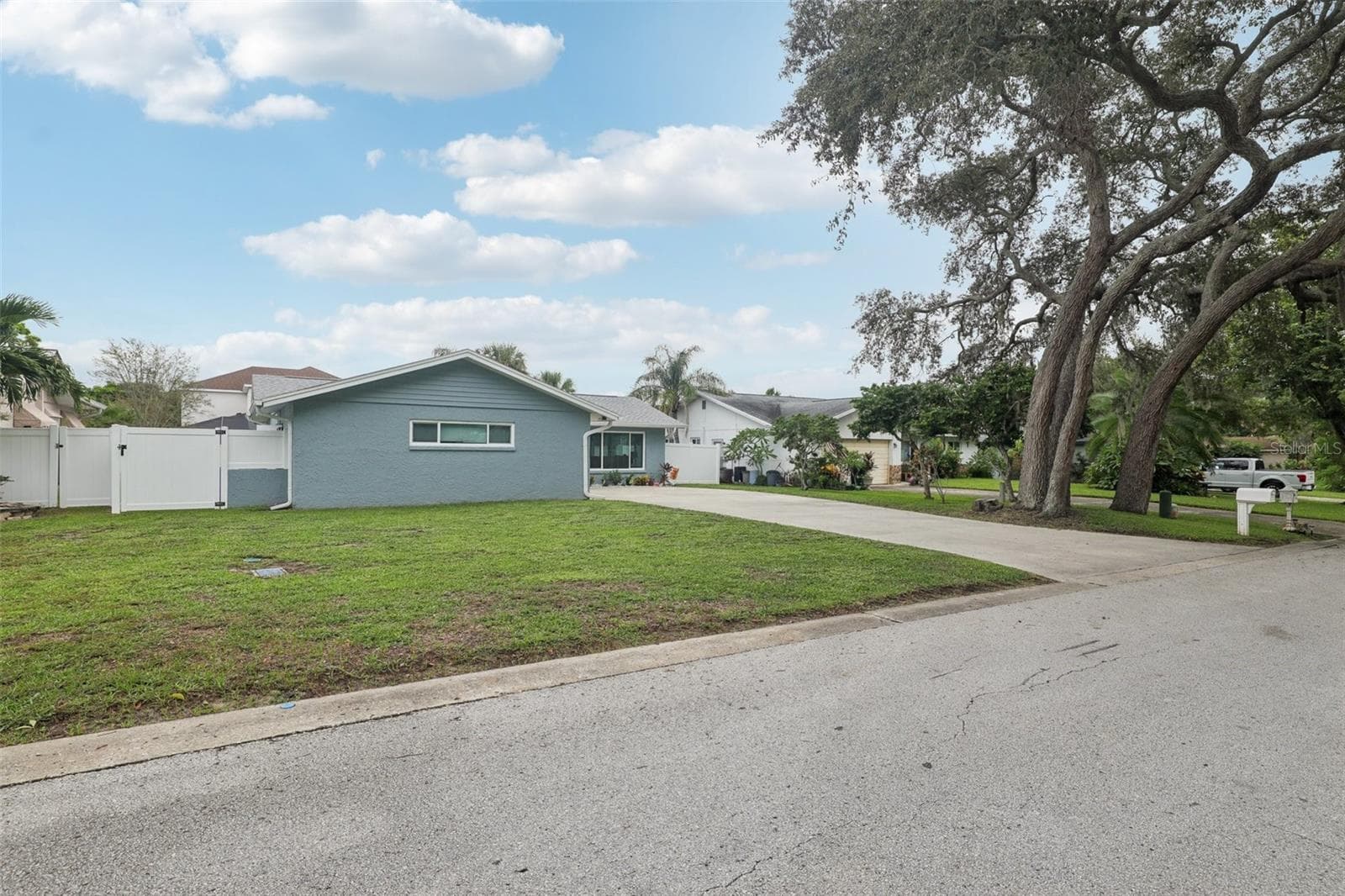 1004 Peninsula Ave