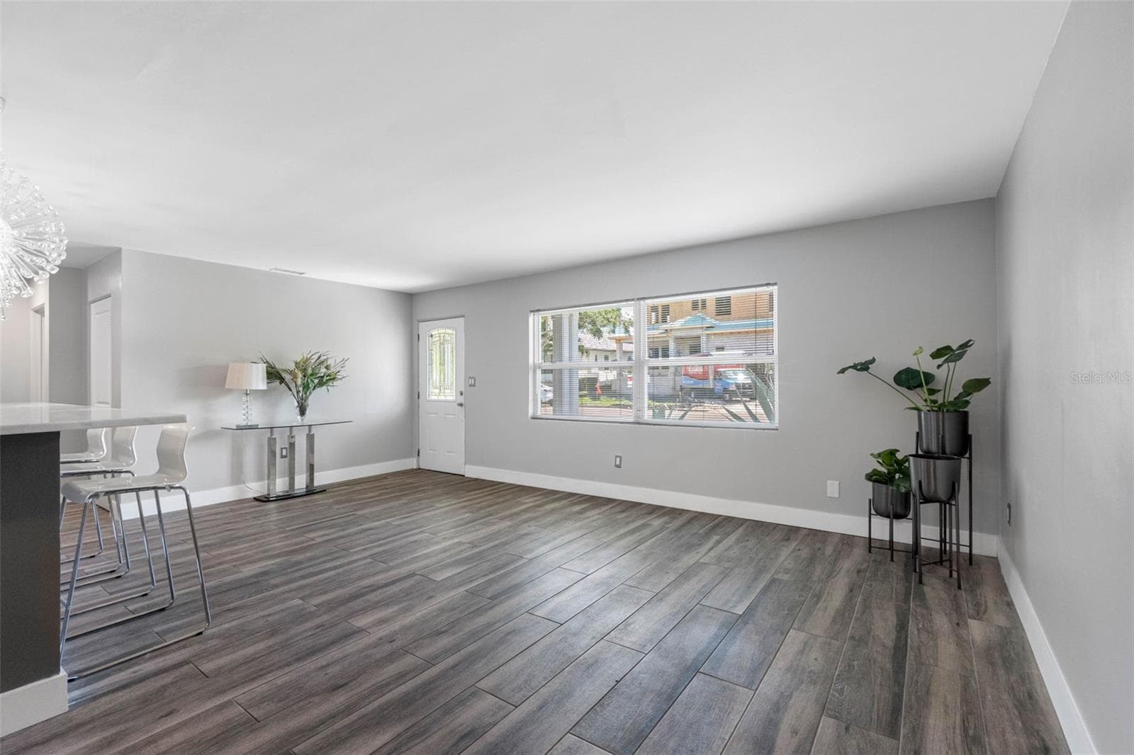 439 Capri Way NE photo 4