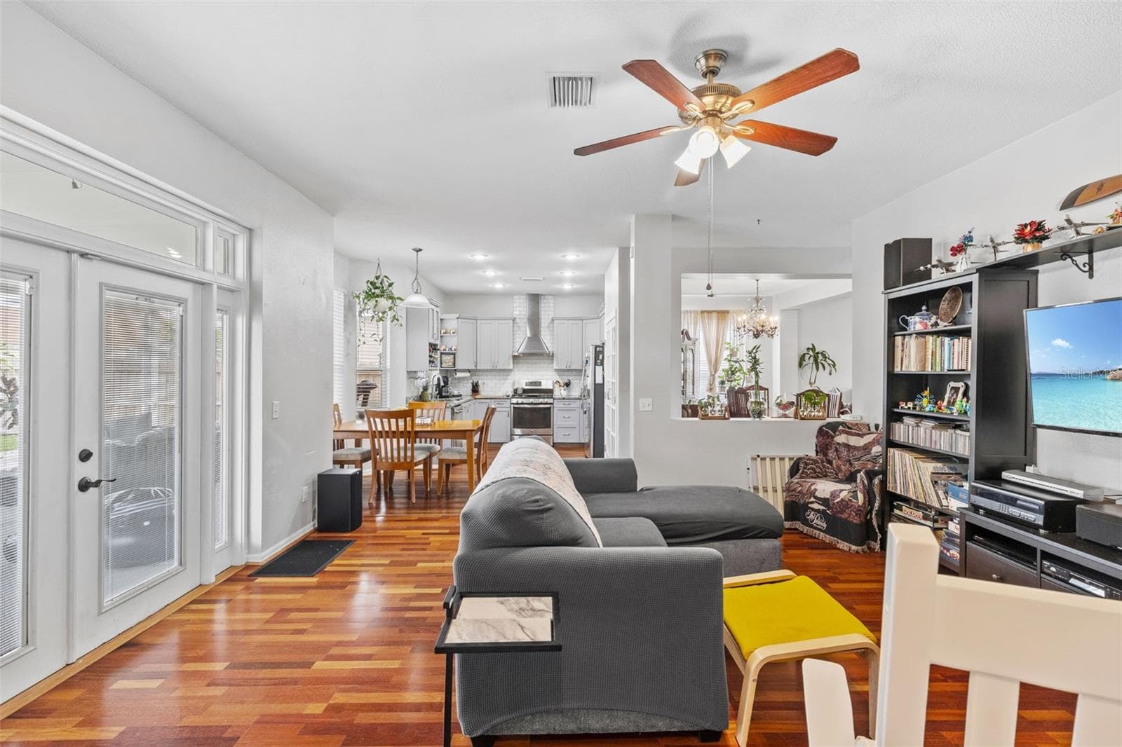 10237 Goldenbrook Way photo 4