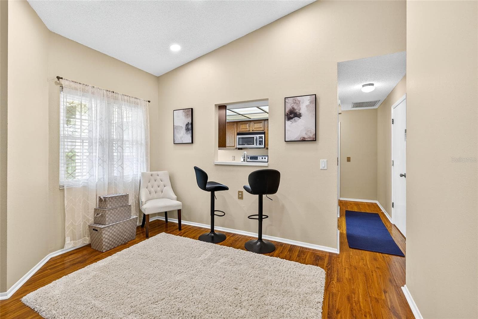 4658 Wallingford CT photo 4