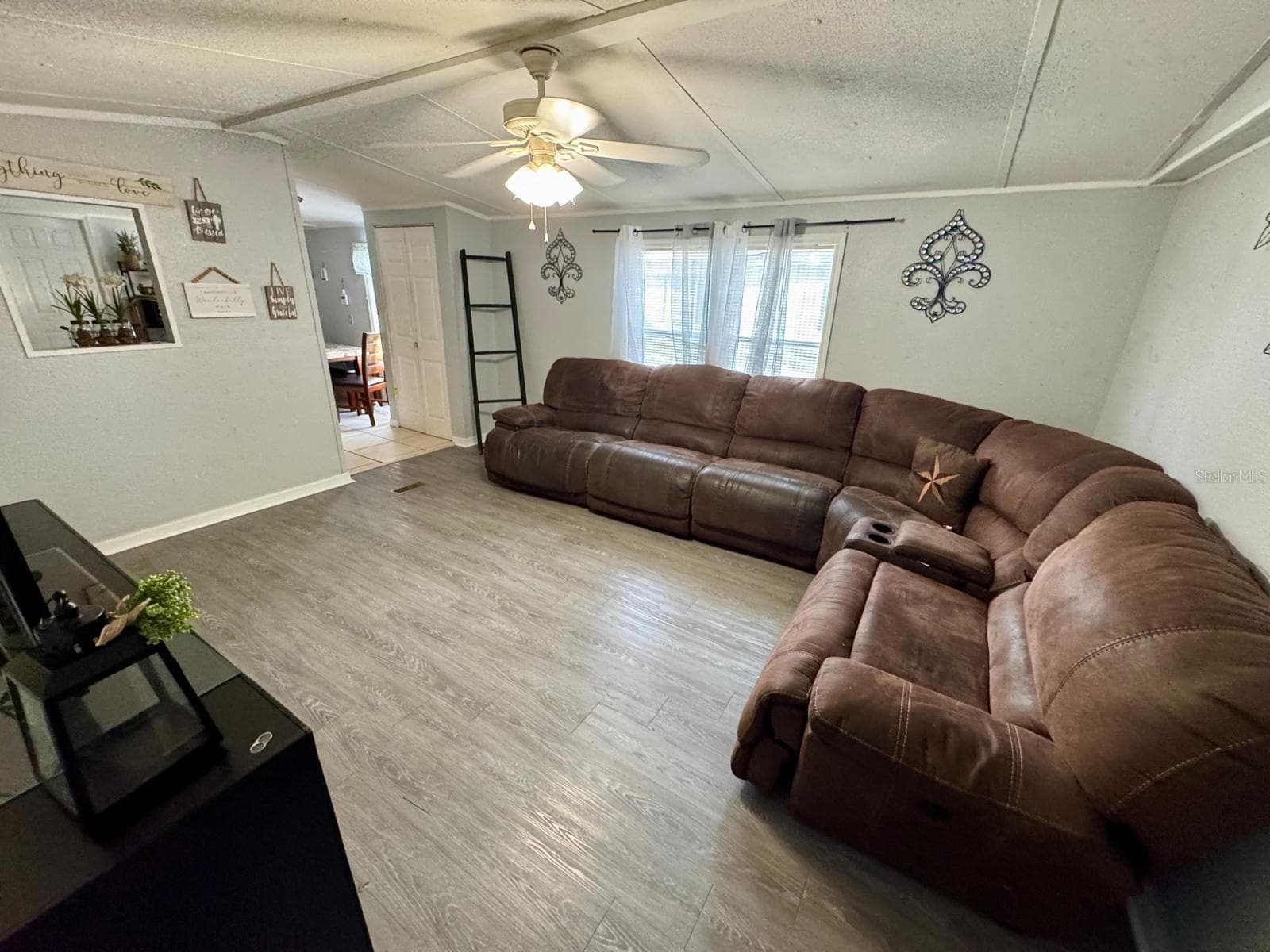 4835 Cynthia St photo 4