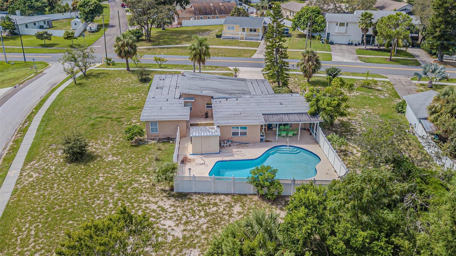 912 Riverside Dr photo 5