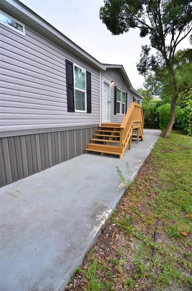 515 Twin Lakes Cir photo 4