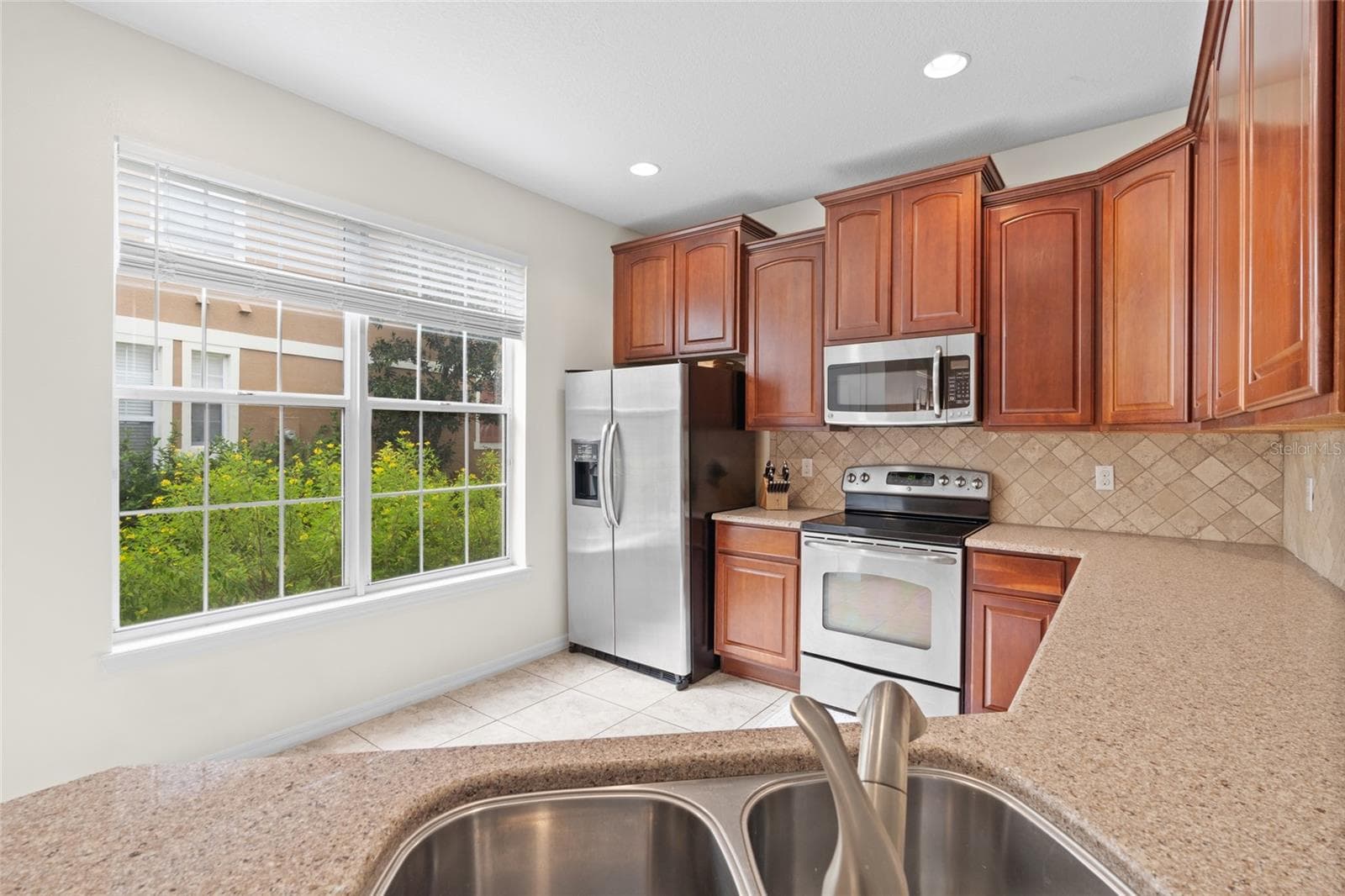 6714 Breezy Palm Dr photo 5