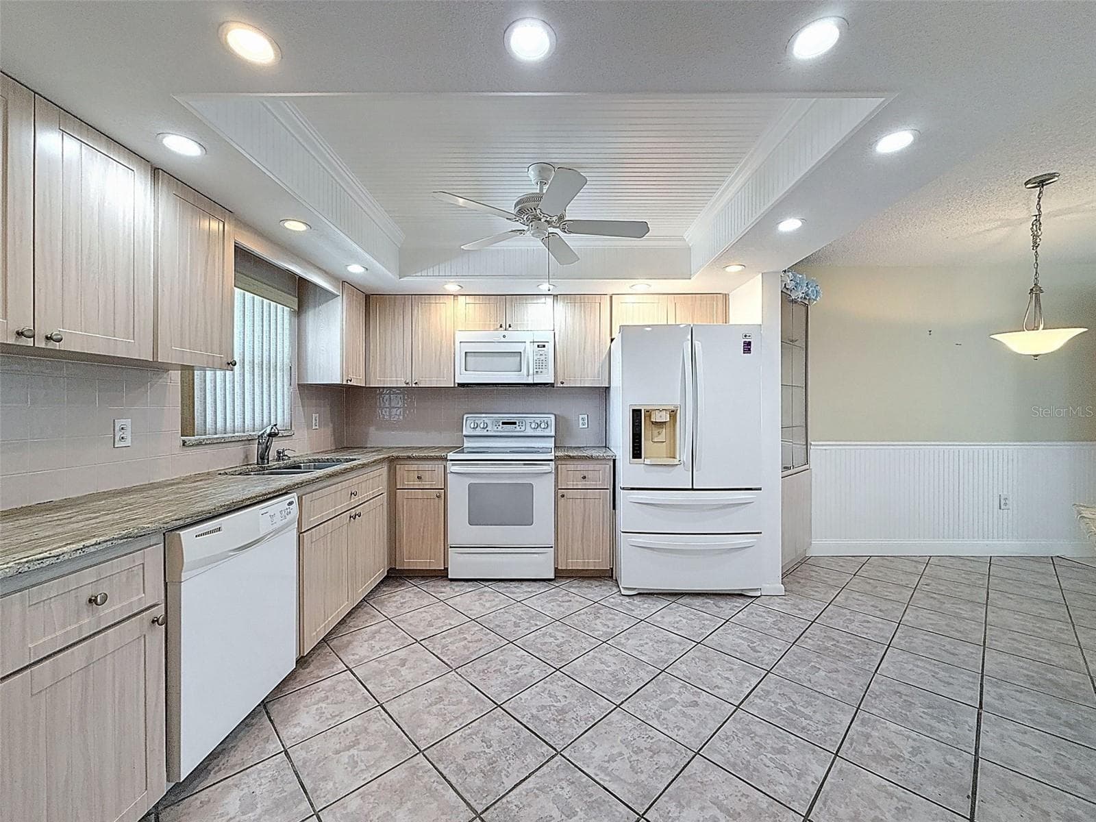 4550 Cove Cir #507