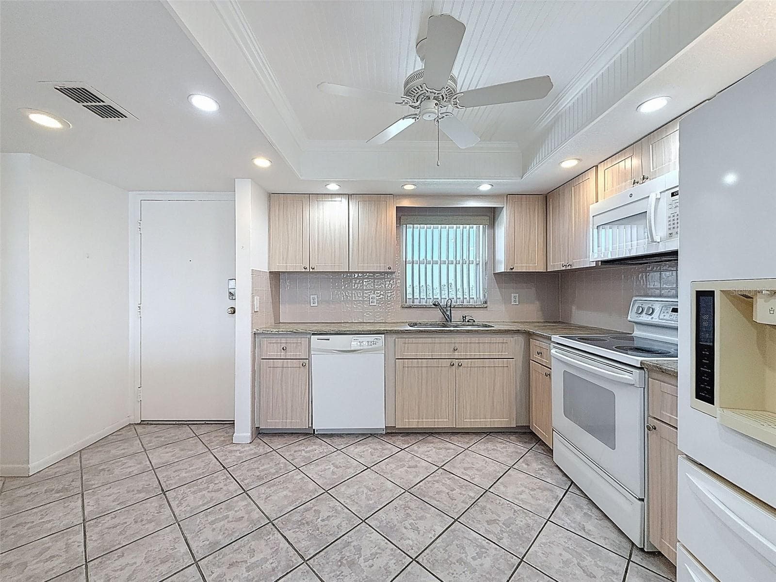 4550 Cove Cir #507 photo 5