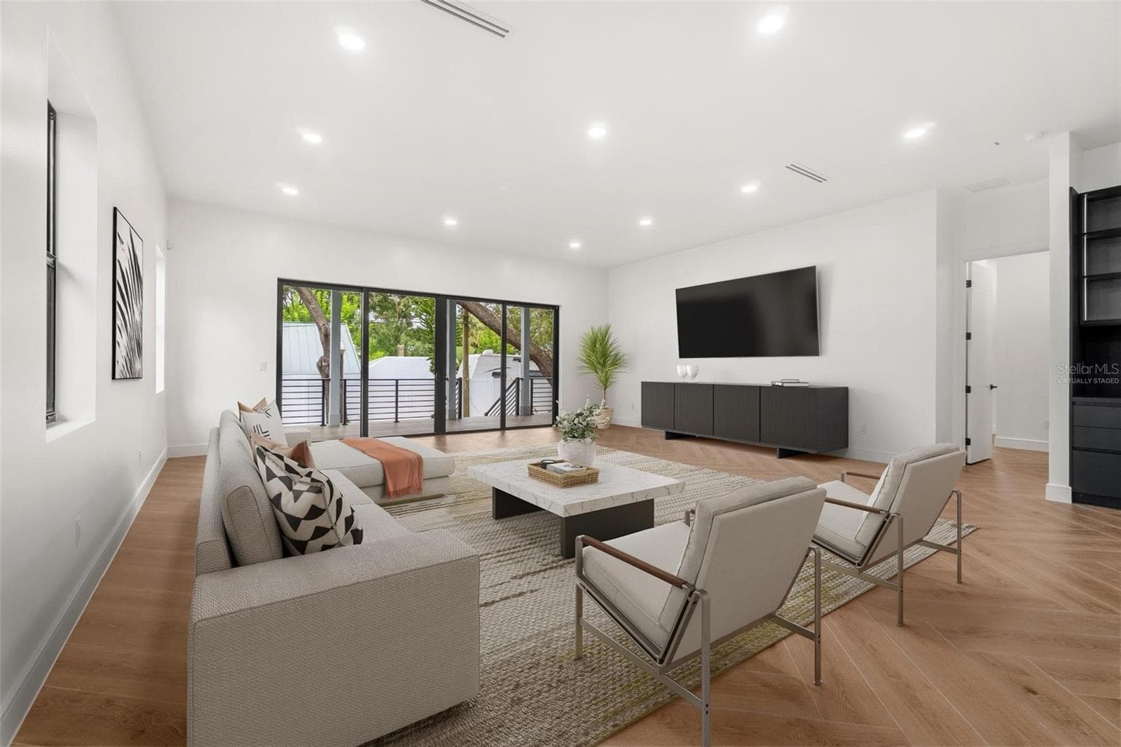 403 Park Blvd photo 3