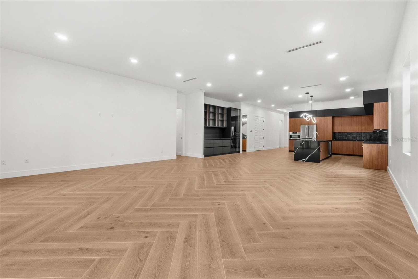 403 Park Blvd photo 4
