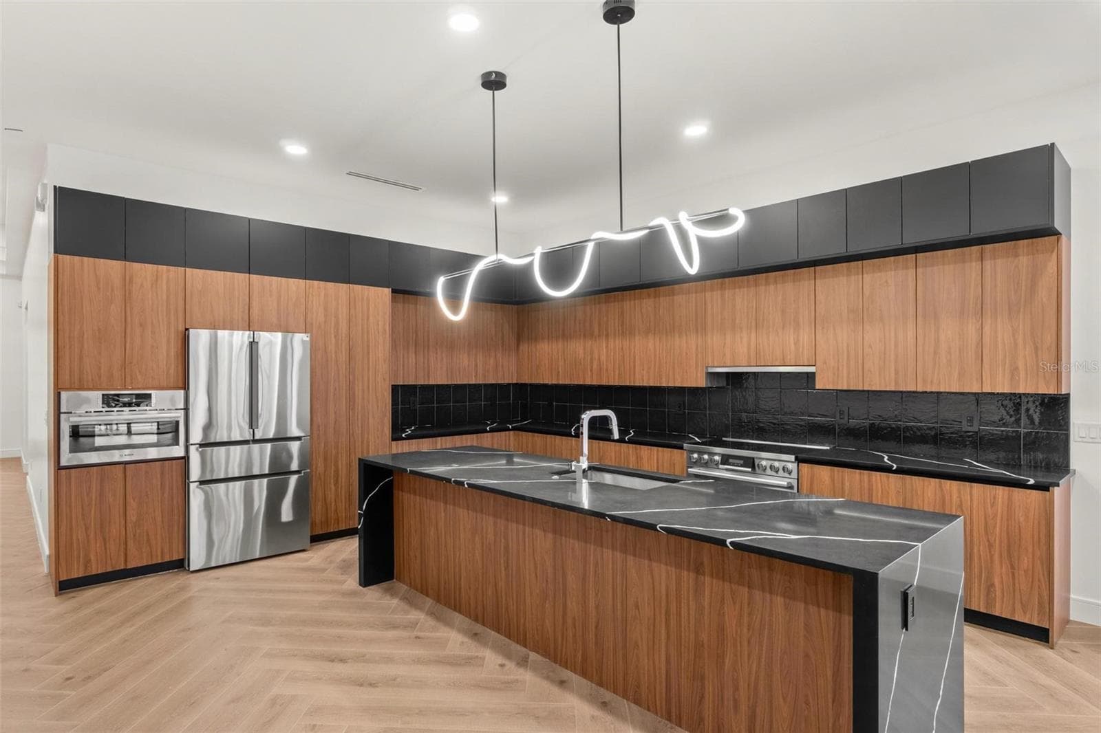 403 Park Blvd photo 5