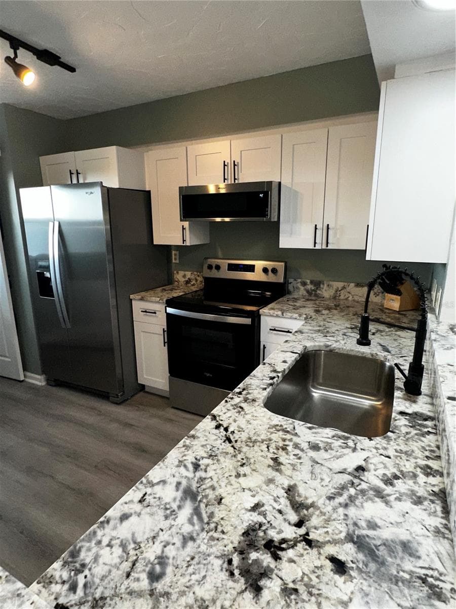 800 Cove Cay Dr #4F photo 3