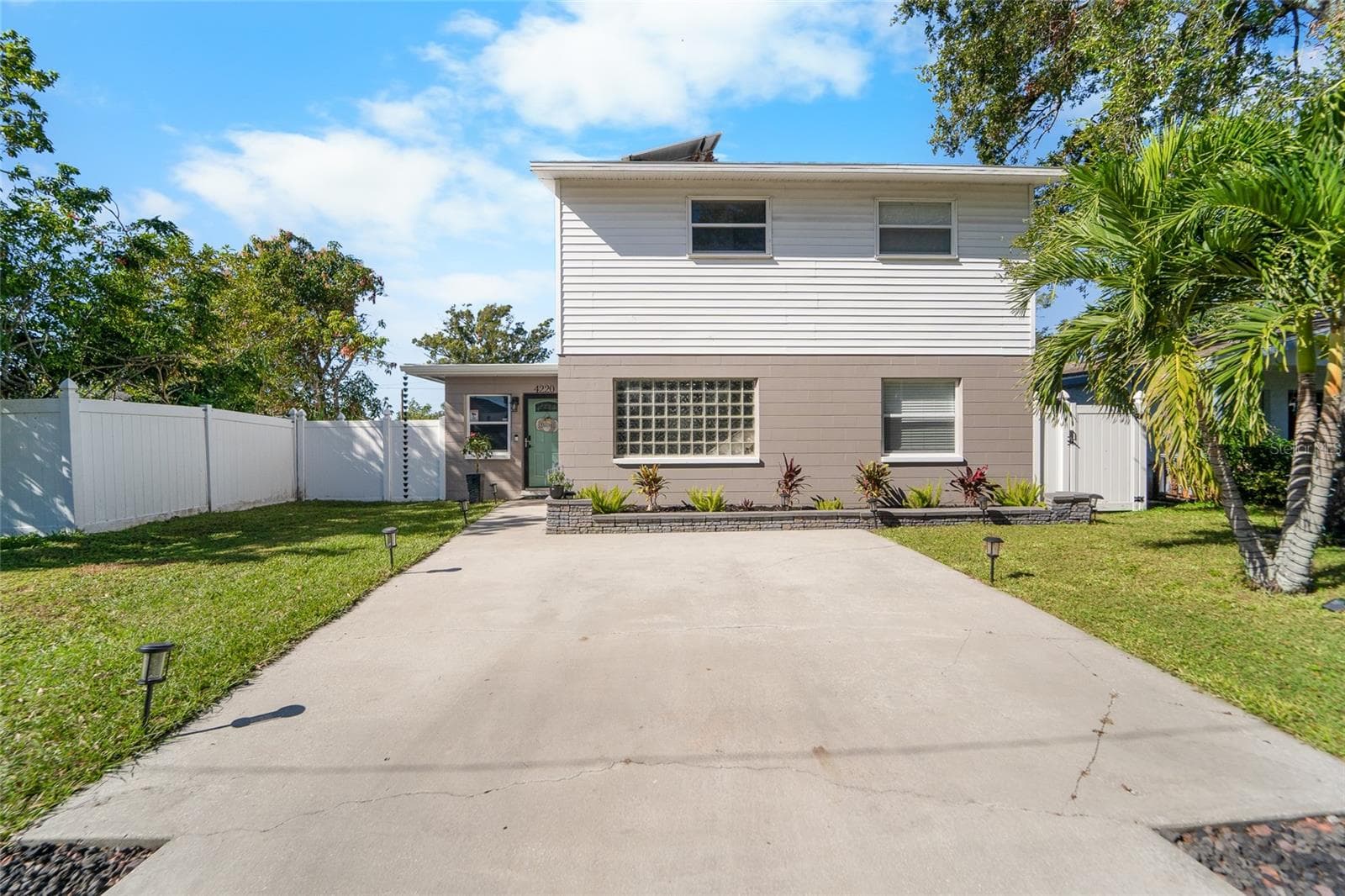 4220 19 St N