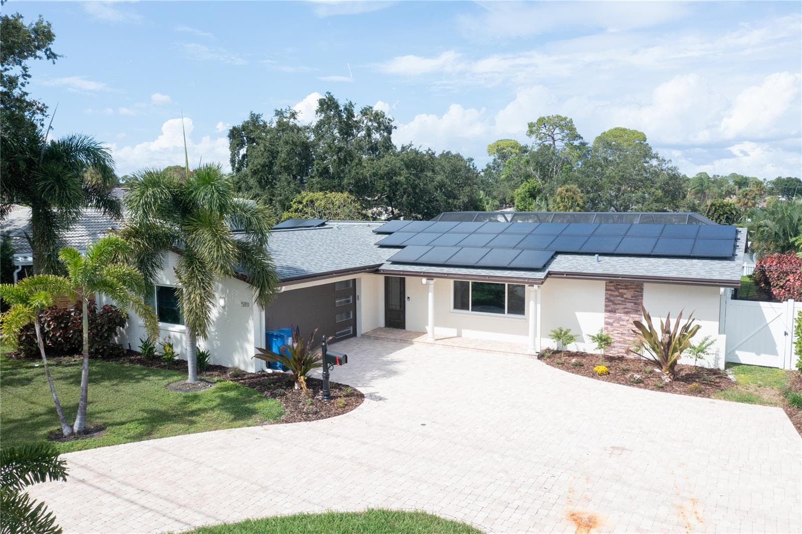 5119 Venetian Blvd NE photo 4