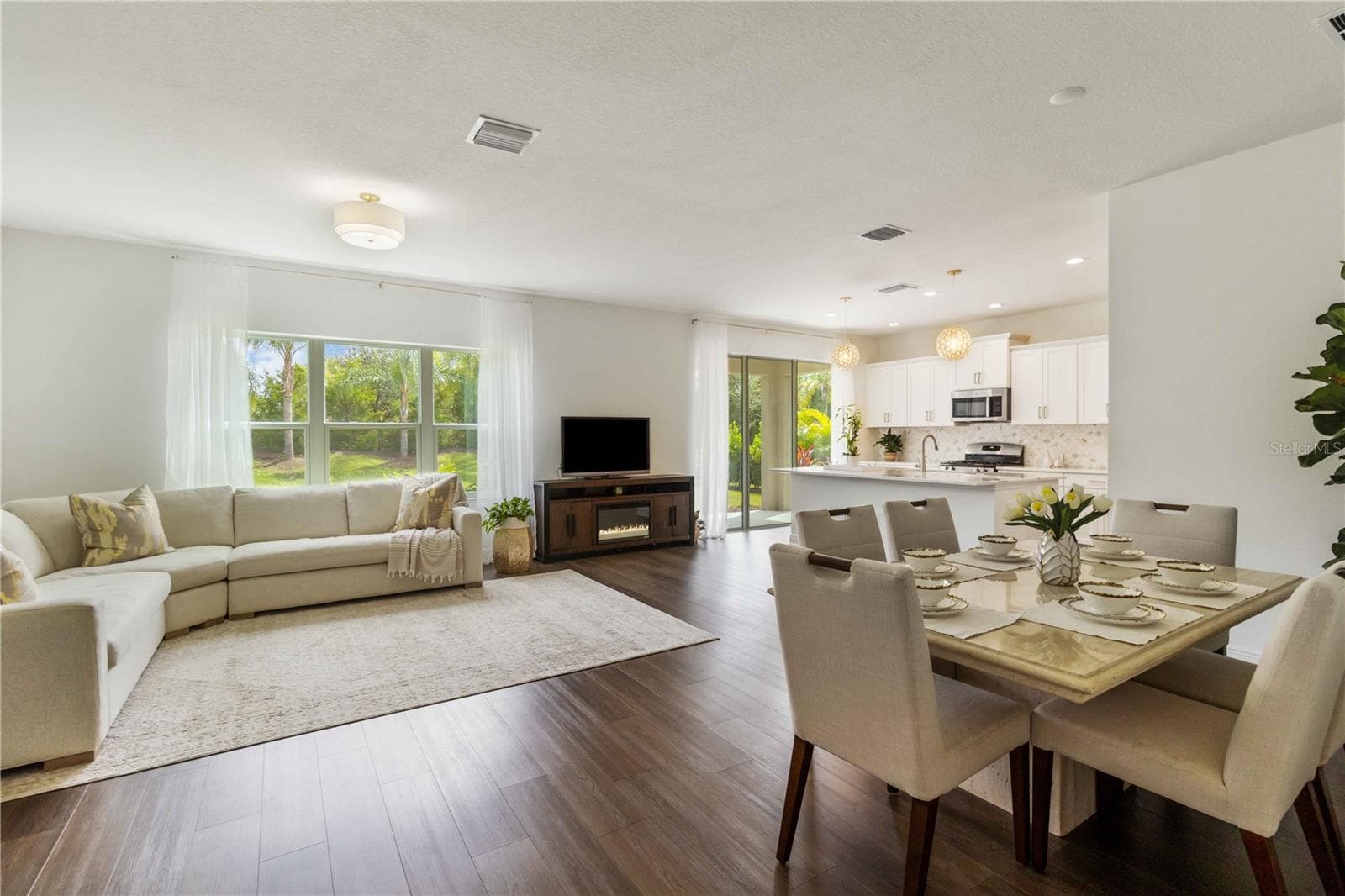 10109 Canaveral Cir photo 3
