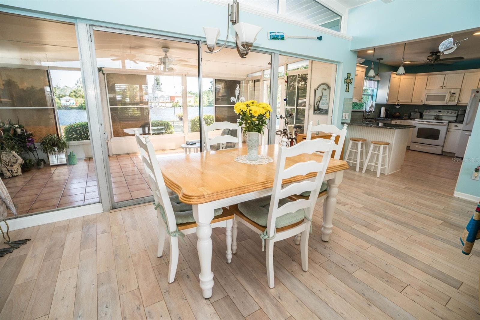 828 Blue Heron Blvd photo 4
