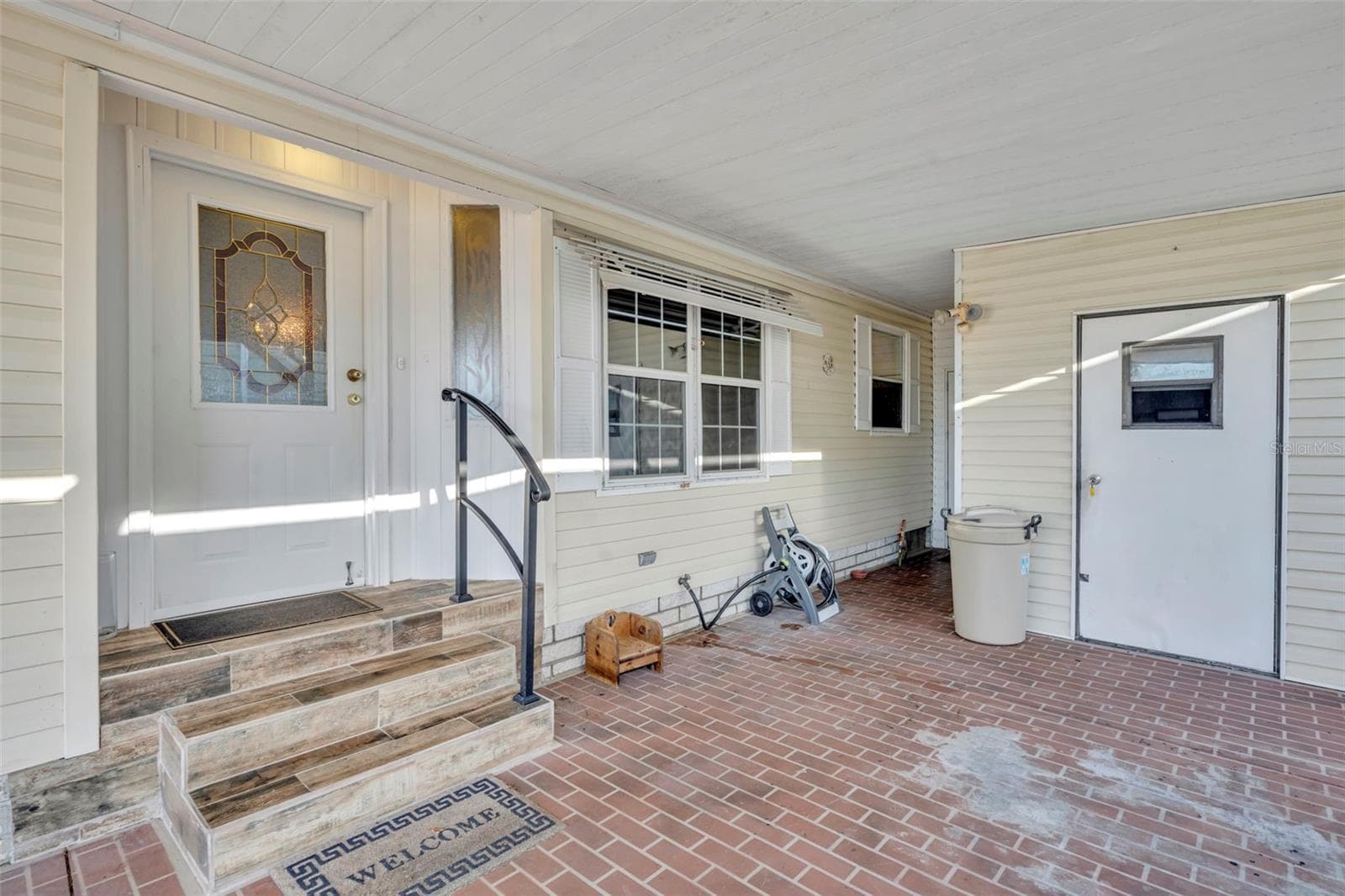 120 Victoria Dr photo 3