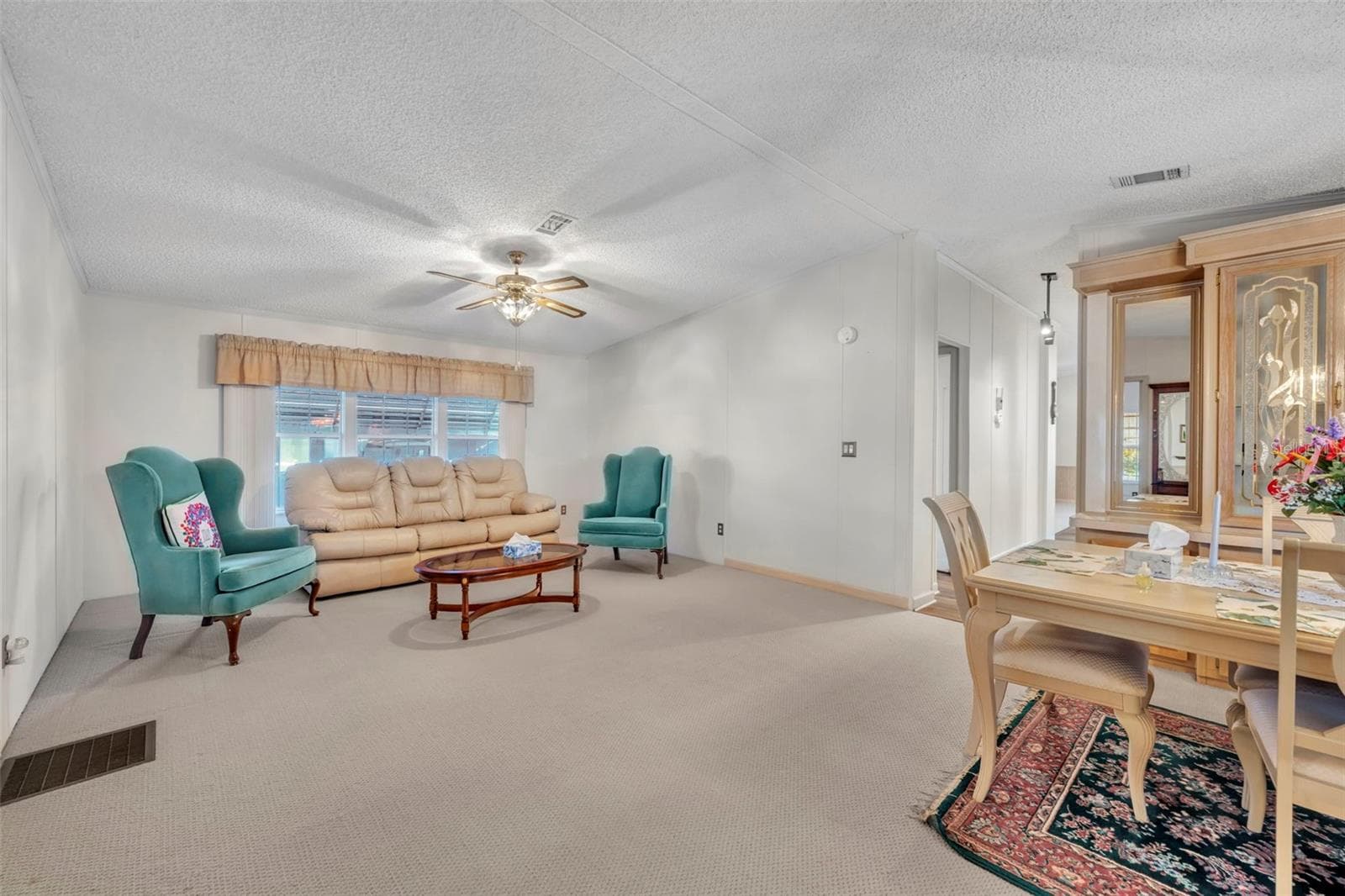 120 Victoria Dr photo 5