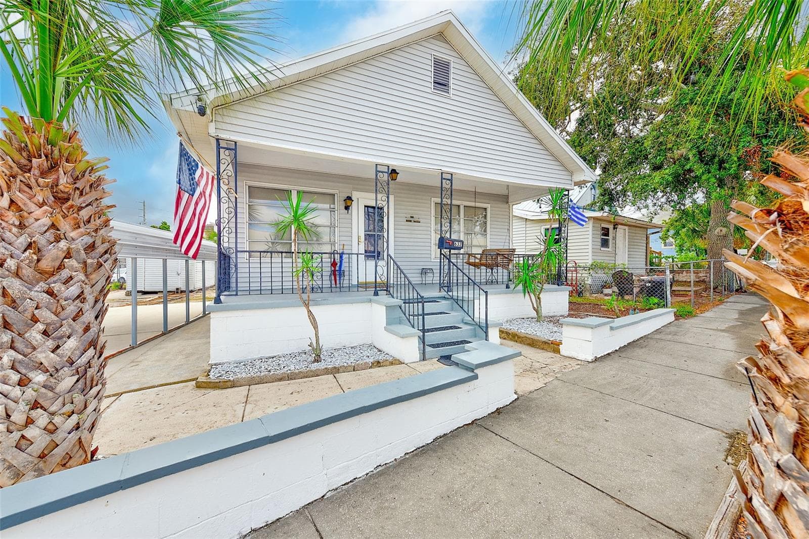 632 Cross St