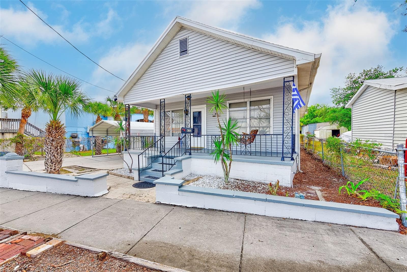 632 Cross St photo 3