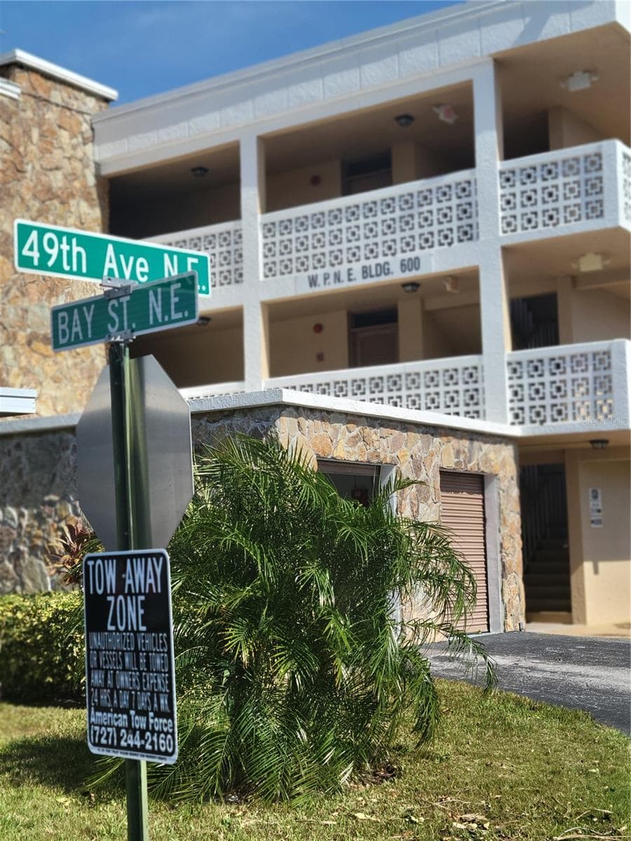 4915 Bay St NE #122