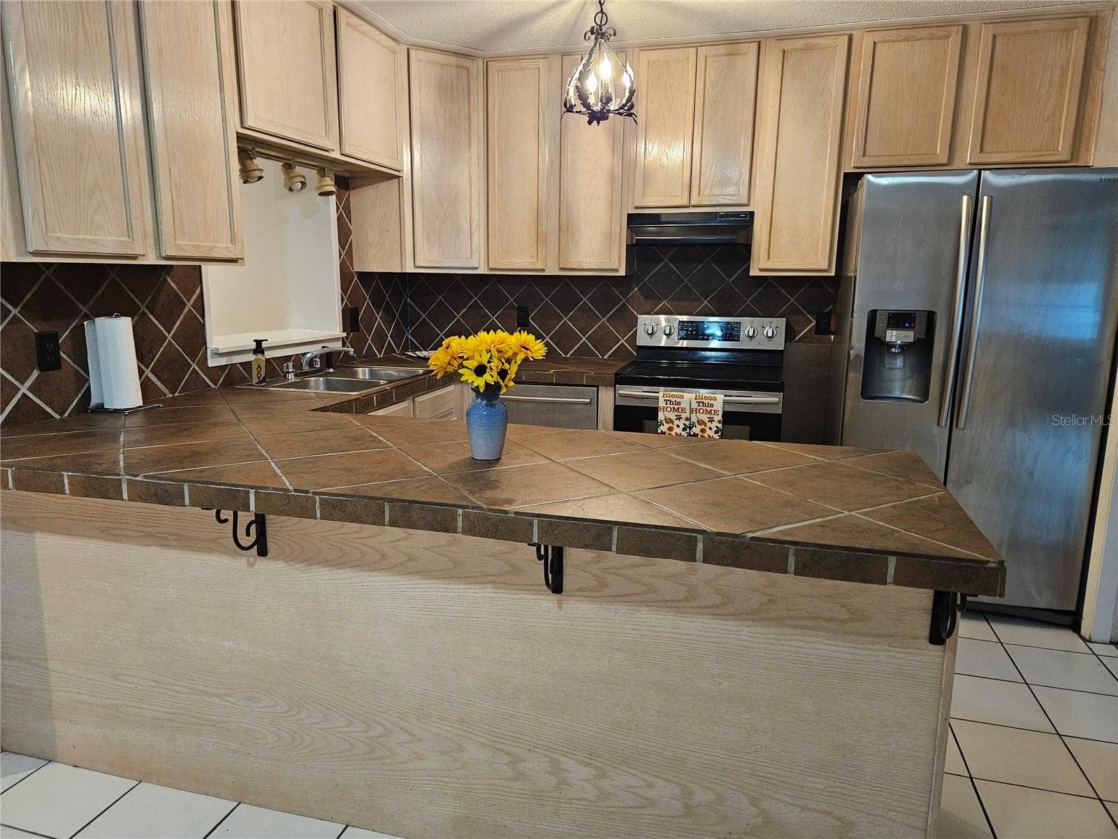 1212 Blake Ave photo 3
