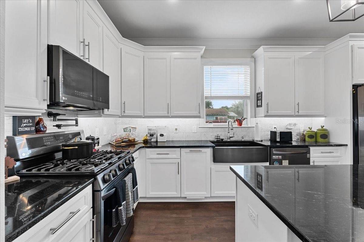 1790 E Georgia St photo 4