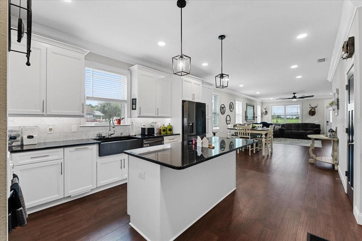 1790 E Georgia St photo 3