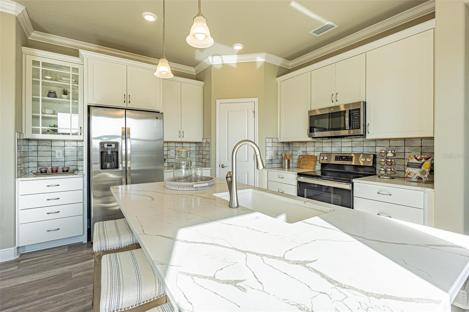 9429 Highland Hills Dr photo 3