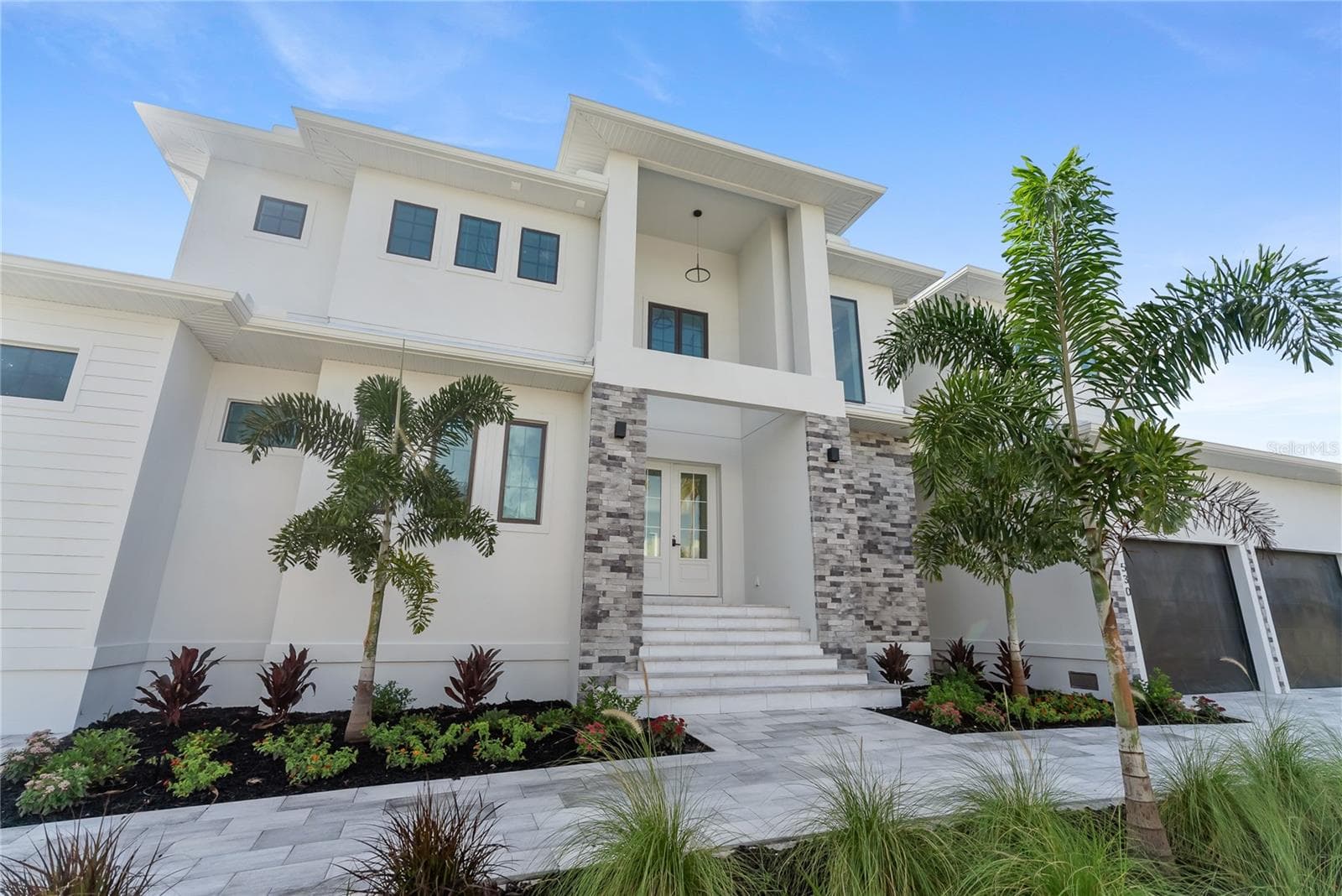 530 DE Narvaez Dr photo 3