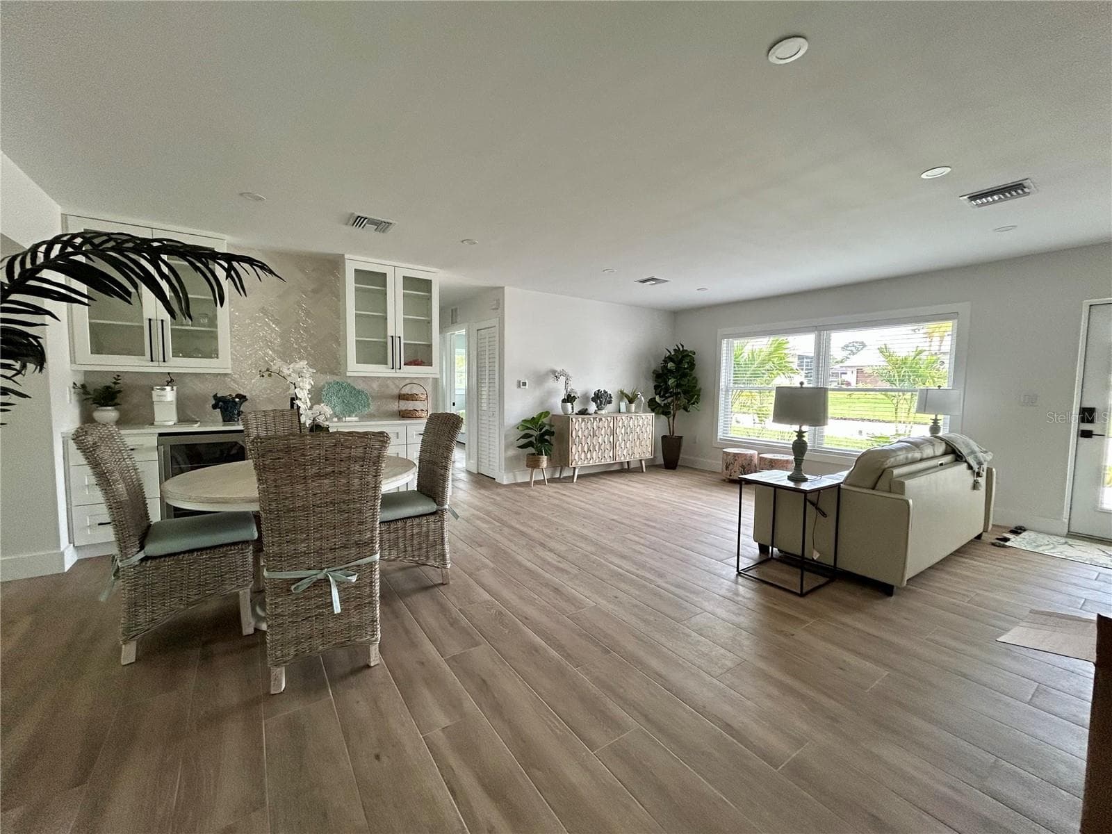 1625 Idle Ln photo 3