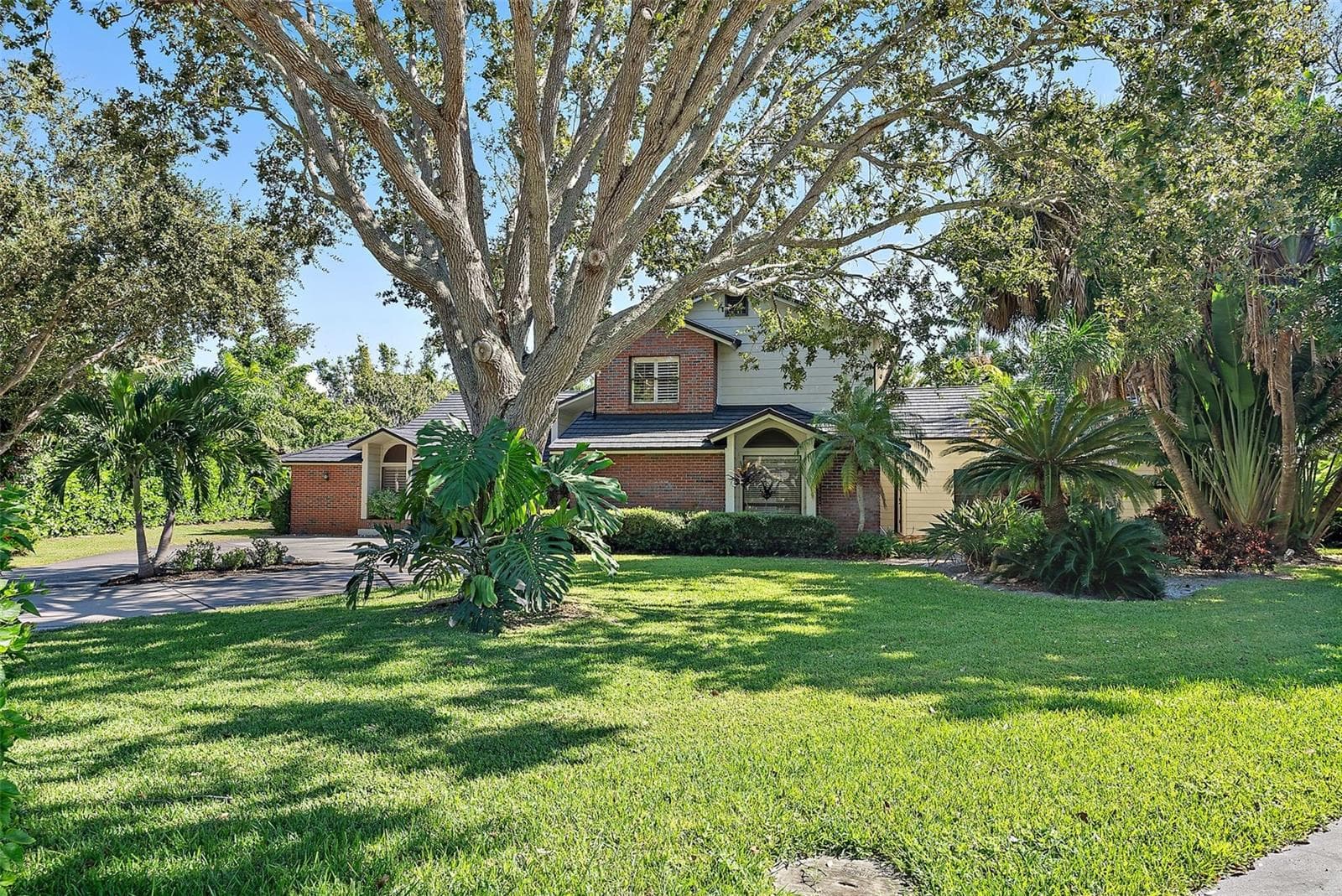 2371 Landings Cir photo 4