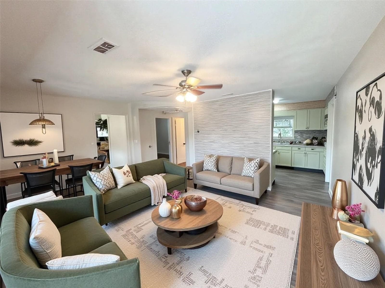 512 Green Cir photo 3