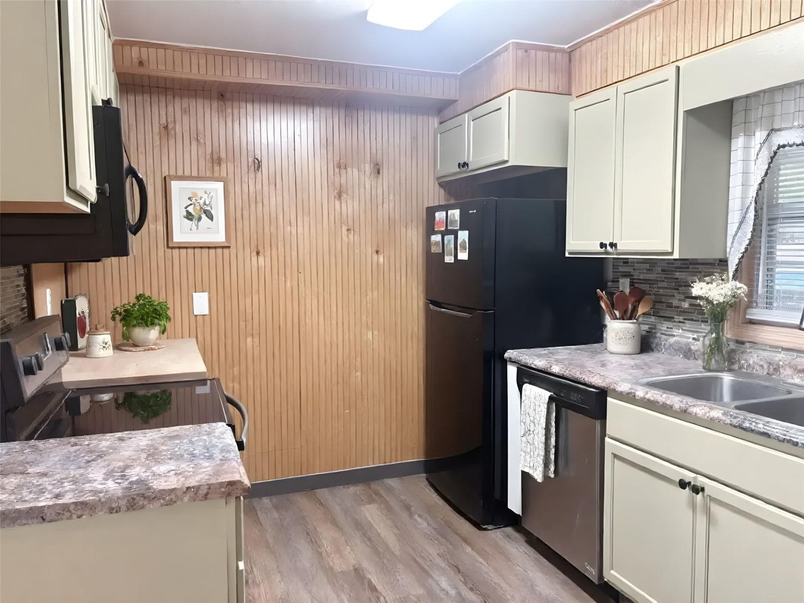 512 Green Cir photo 4