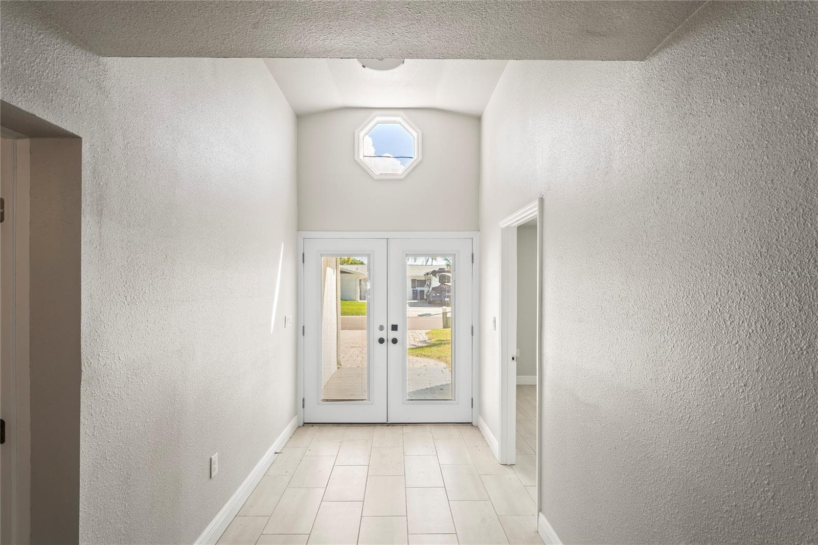 516 Crystal Dr photo 3