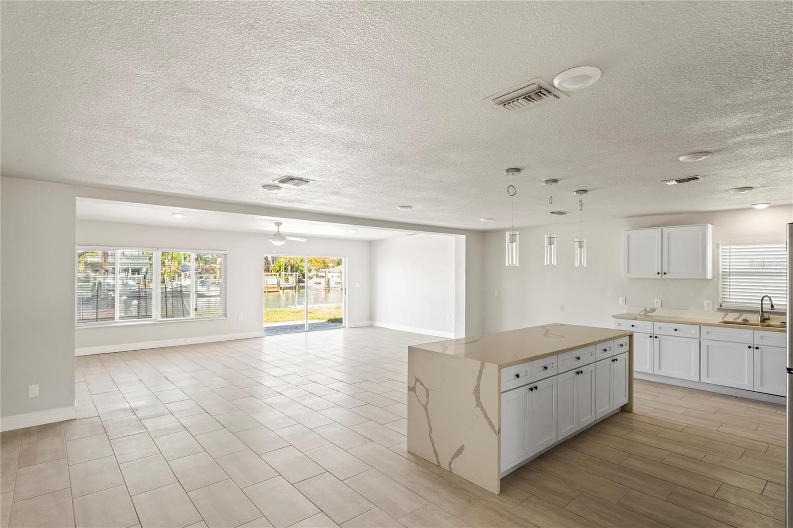 516 Crystal Dr photo 4