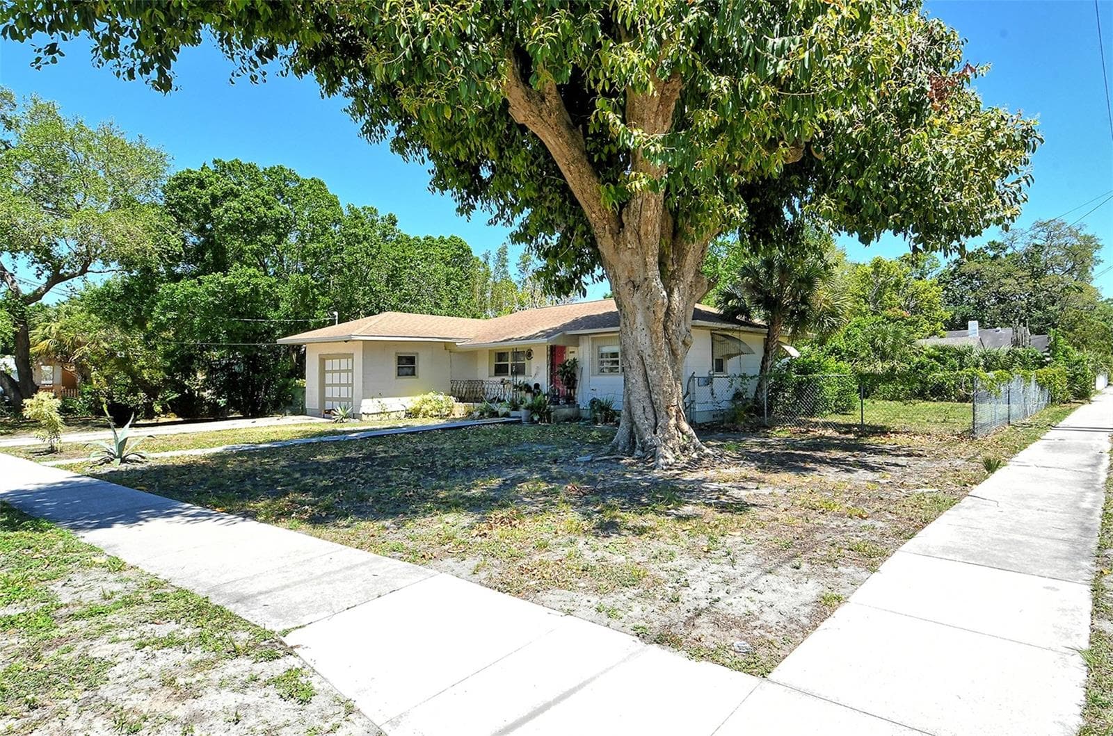 1504 Cocoanut Ave photo 5