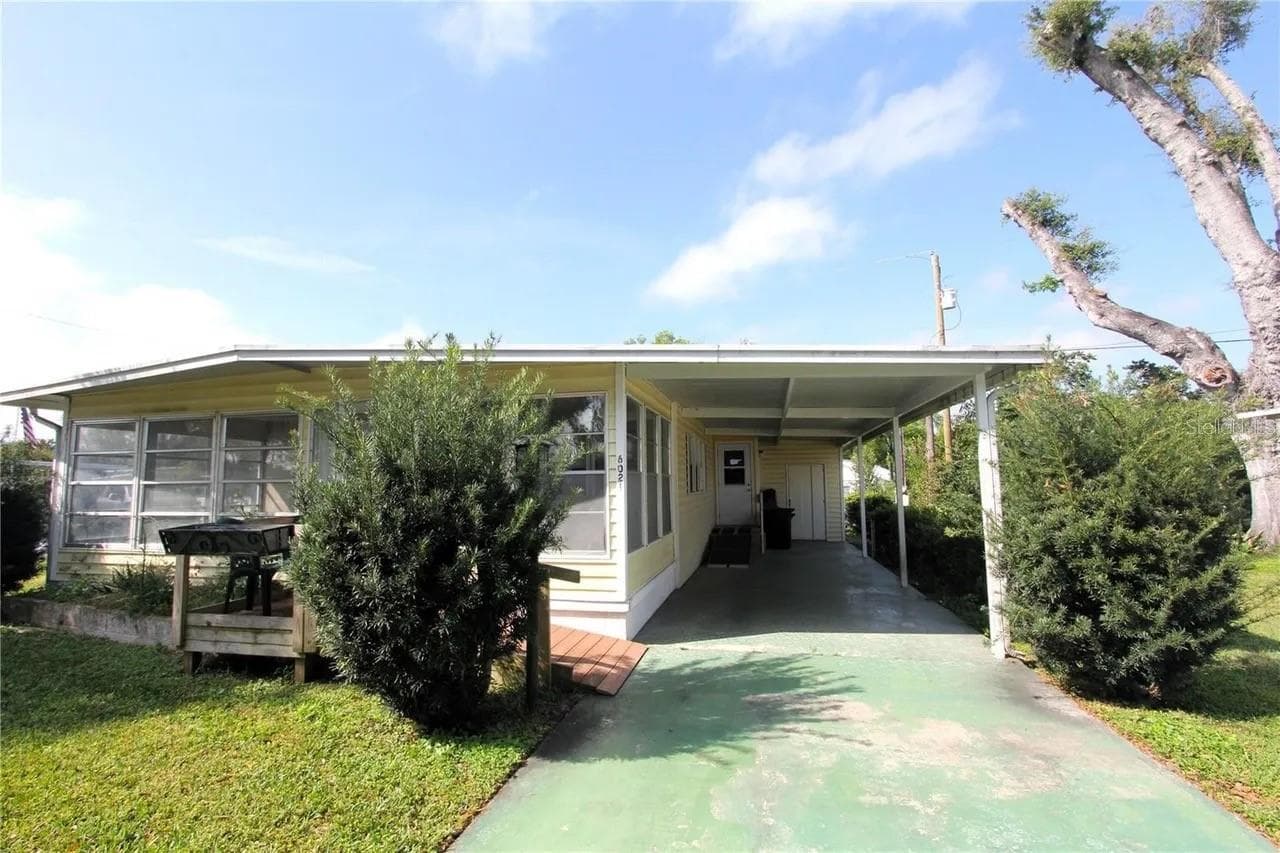 6021 Ridgewood Dr