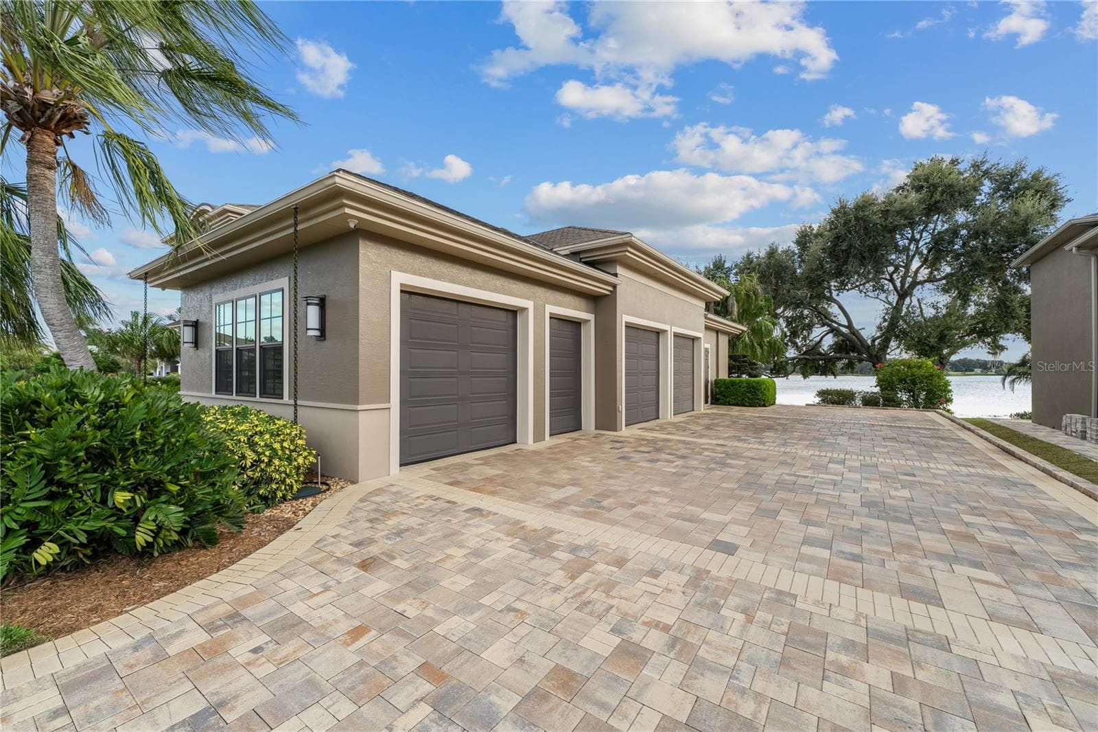 414 Meandering Way photo 3