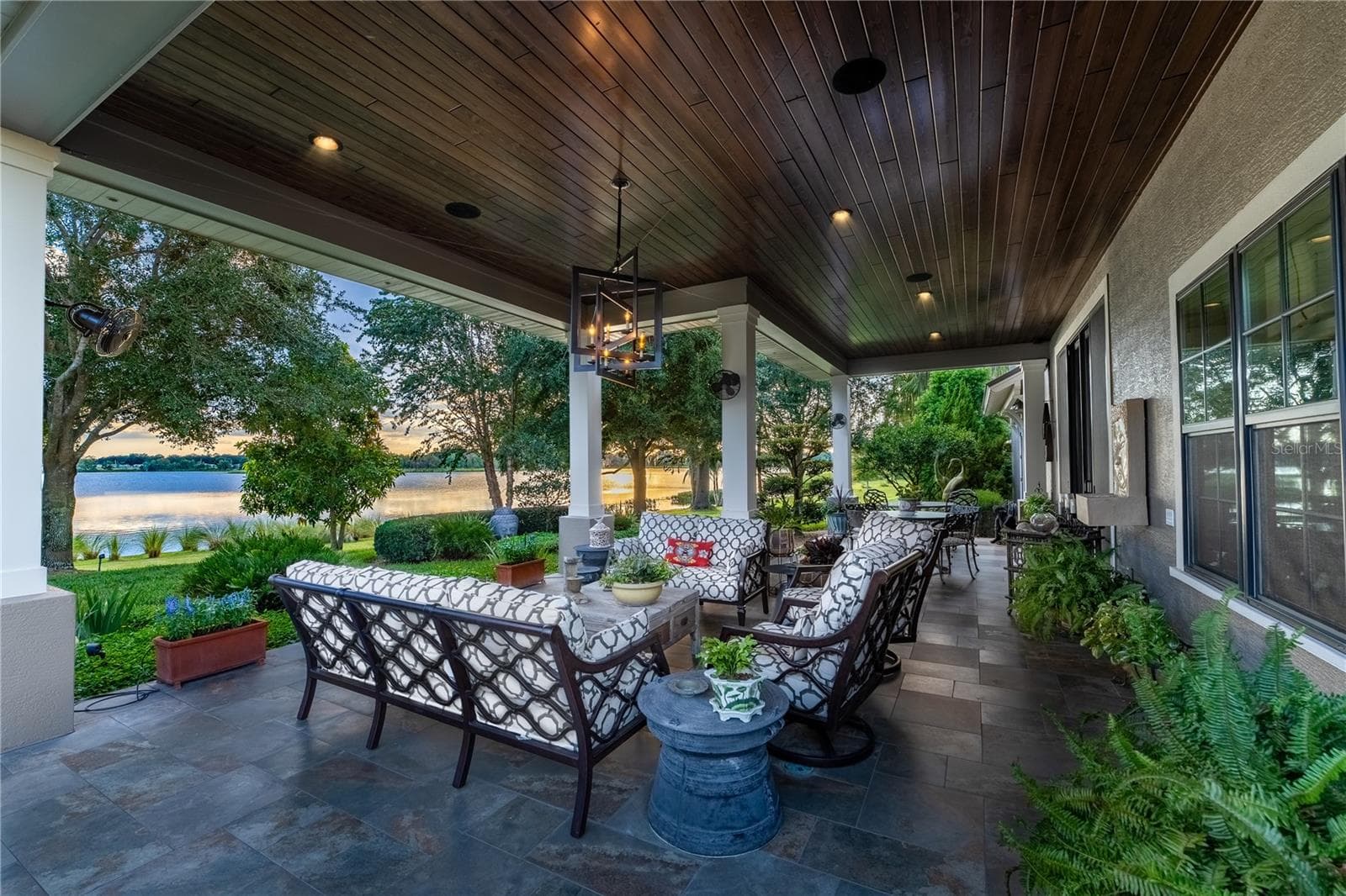414 Meandering Way photo 4