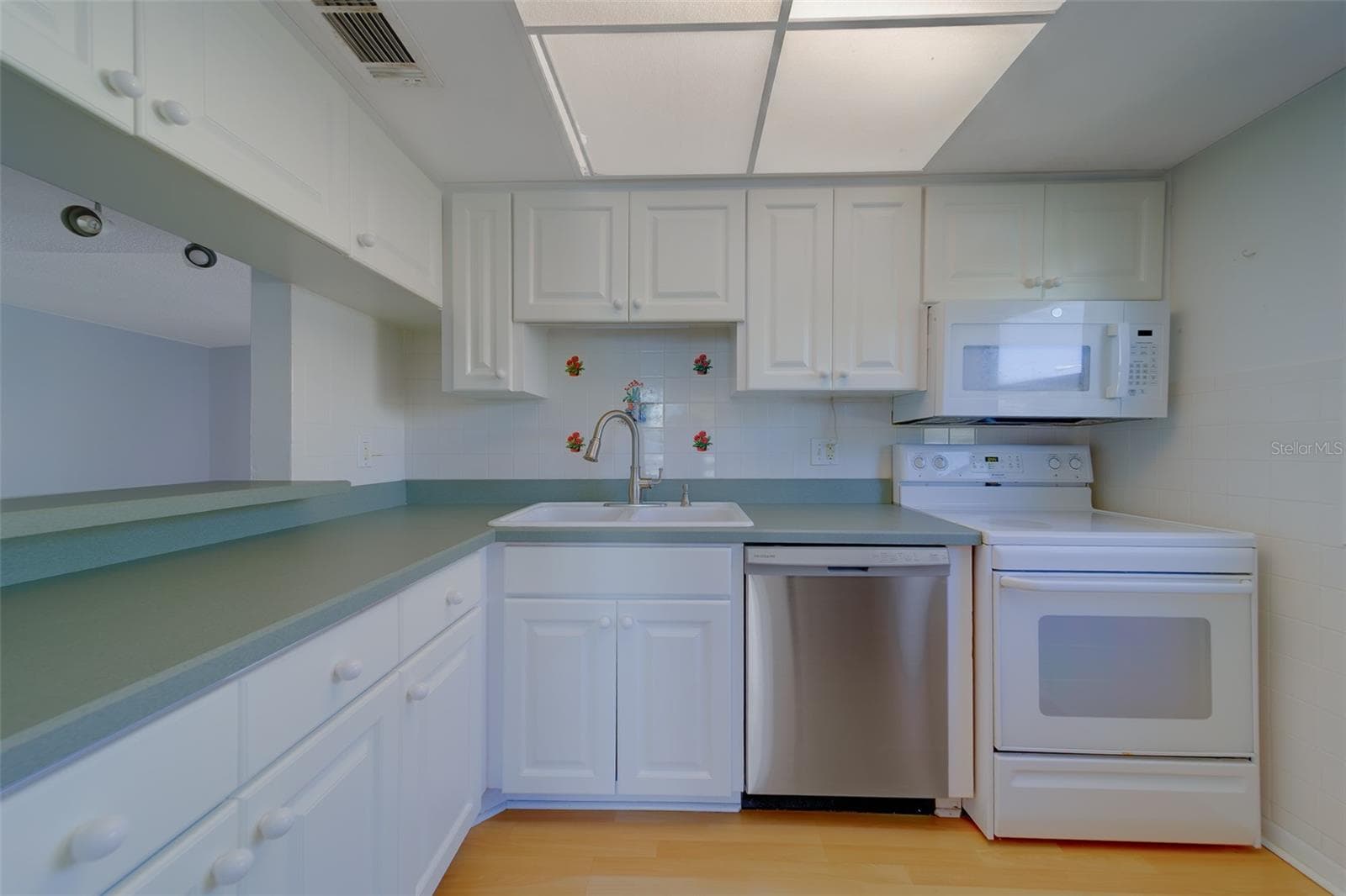1 Windrush Blvd #28 photo 5