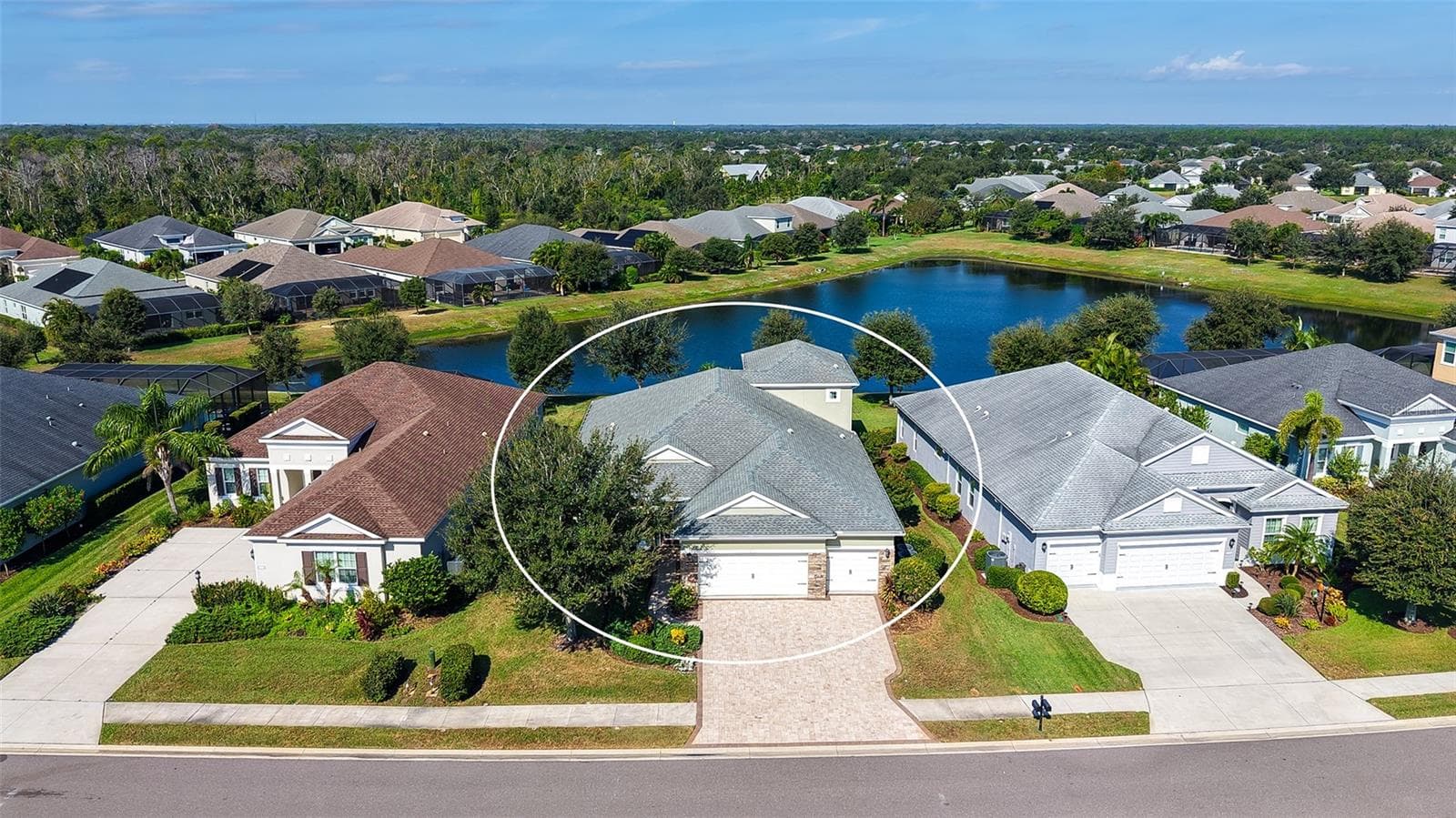 1121 Thornbury Dr photo 3