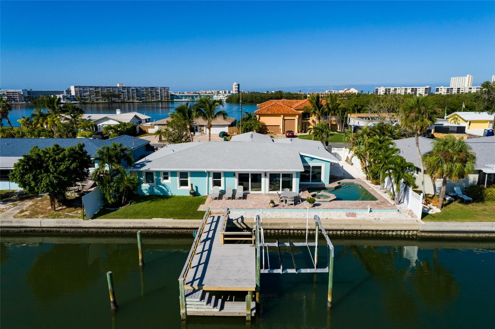 1440 Sea Gull Dr S photo 3