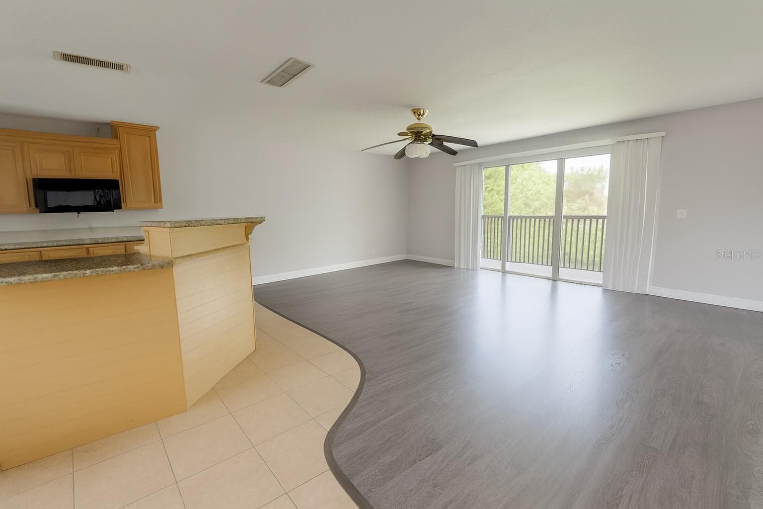 200 Country Club Dr #1302 photo 3