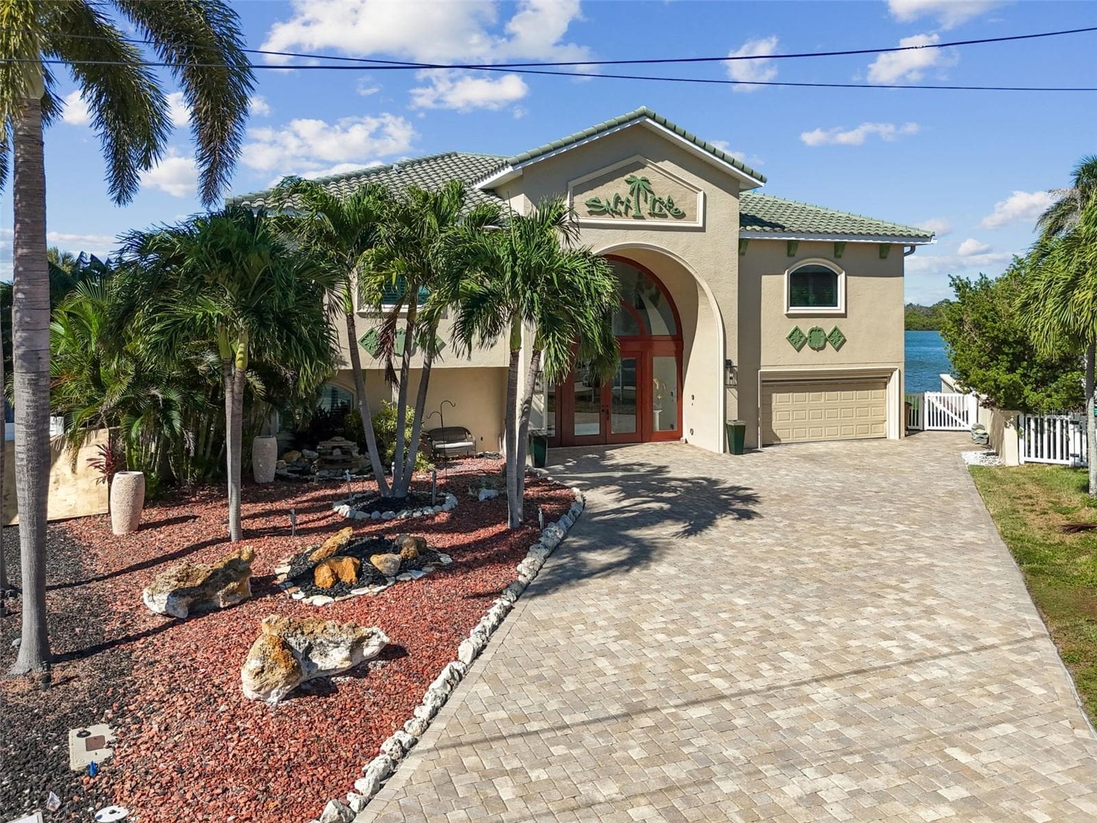 582 Johns Pass Ave photo 4