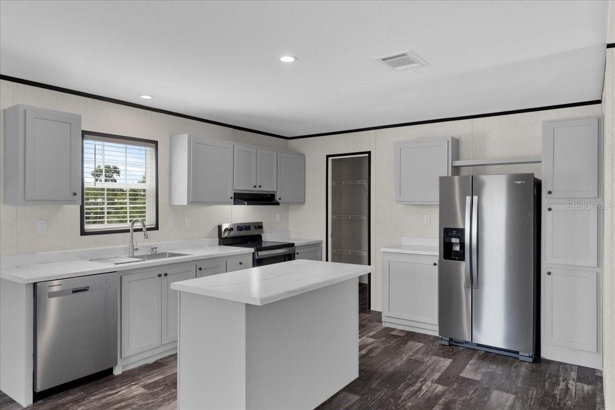 21351 Canal Dr photo 3